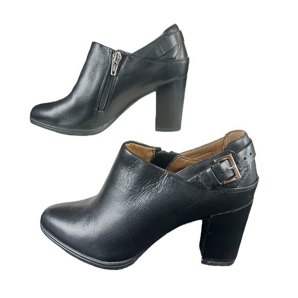Clarks Artisan Ankle Boots Women Sz 5 M Black Leather BLock Heel Classic Booties - Picture 1 of 9